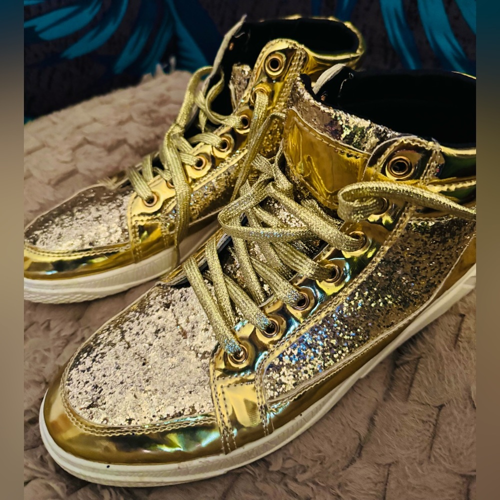 Men’s Gold Glitter shoes in almost new condition - size 10.5 to 11